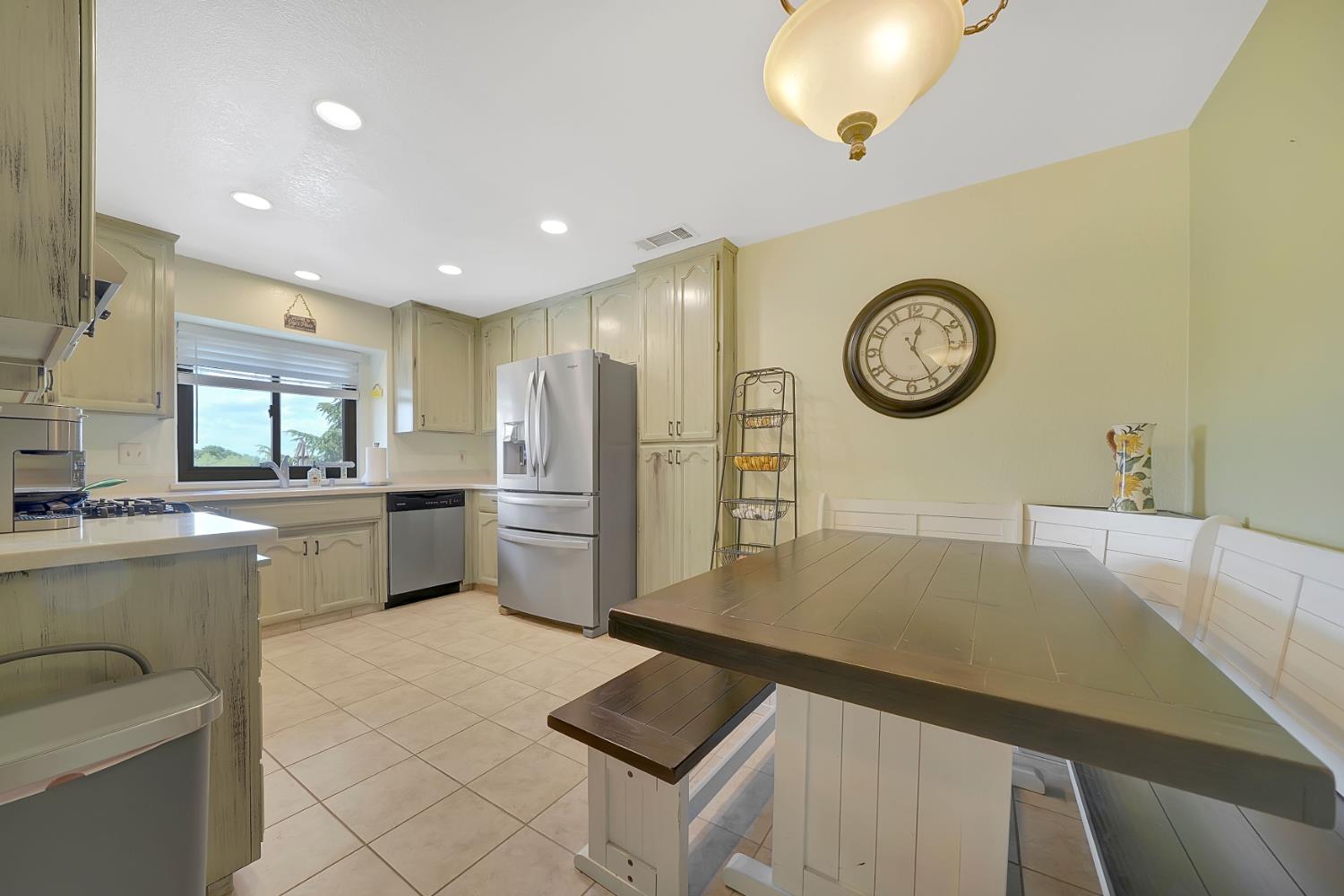 Detail Gallery Image 13 of 31 For 3685 Lakeview Dr, Ione,  CA 95640 - 3 Beds | 2 Baths