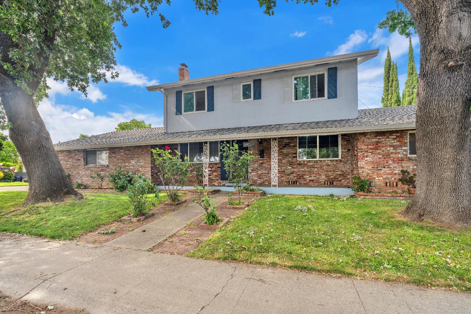 Detail Gallery Image 2 of 21 For 1167 W El Camino Ave, Sacramento,  CA 95833 - 3 Beds | 2/1 Baths