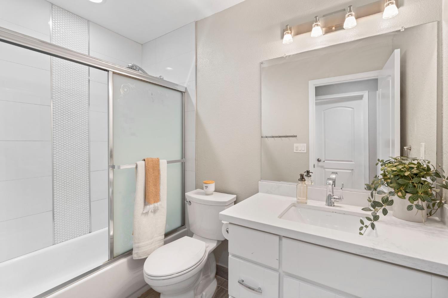 Detail Gallery Image 20 of 26 For 1406 Santa Fe Cir, Roseville,  CA 95678 - 4 Beds | 2 Baths