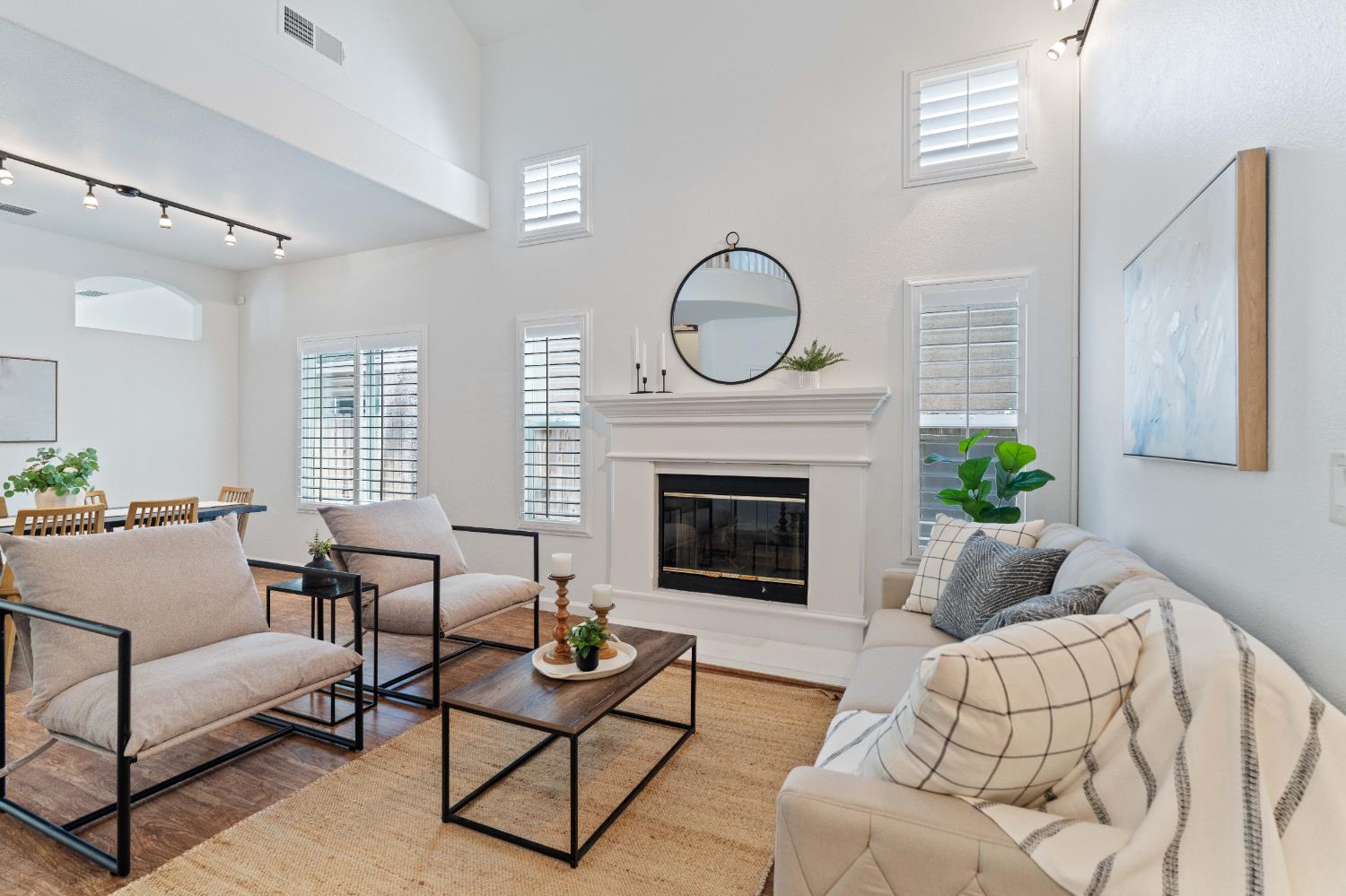 Detail Gallery Image 8 of 52 For 9615 Red Current Way, Elk Grove,  CA 95757 - 4 Beds | 3 Baths