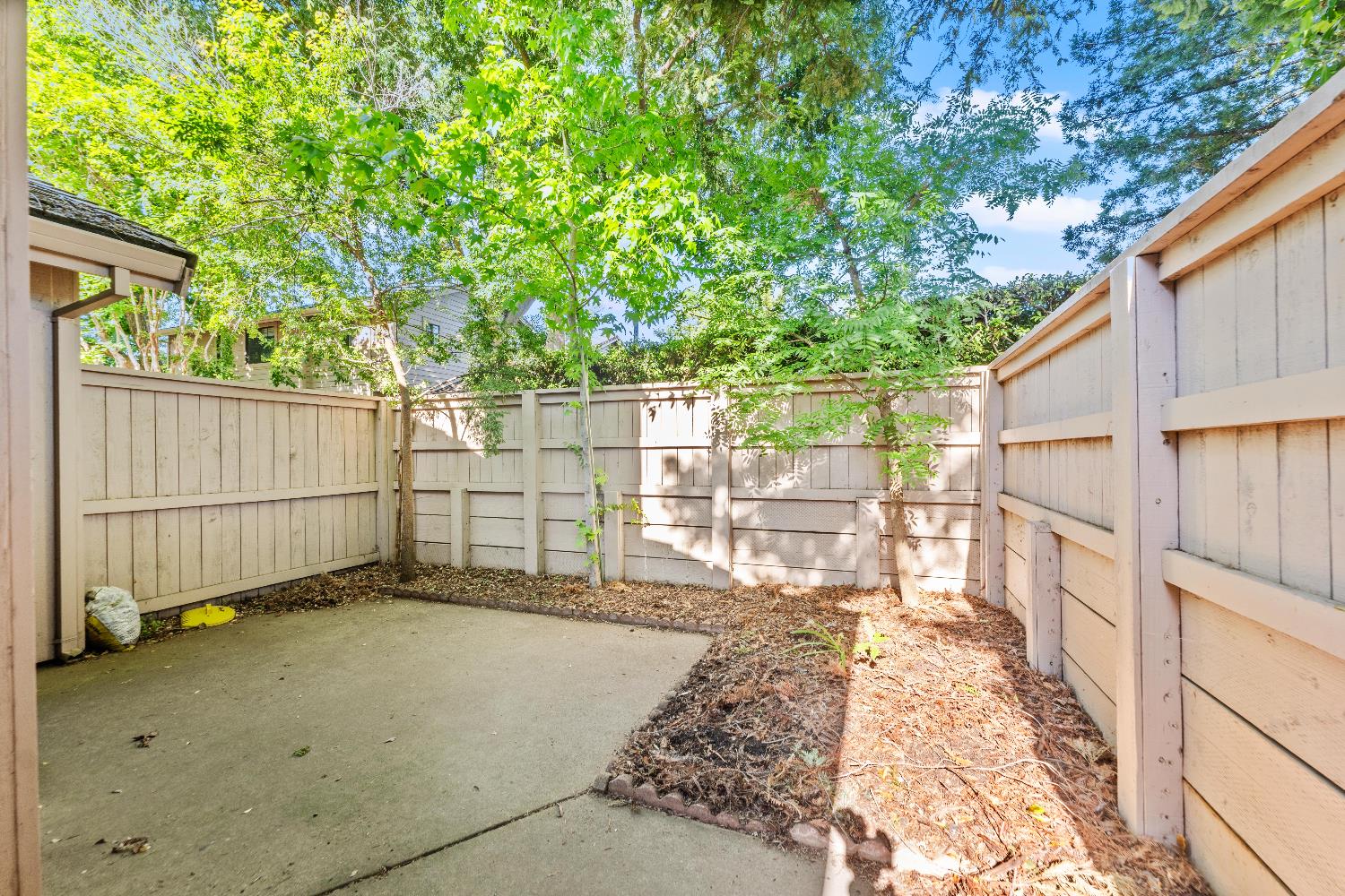Detail Gallery Image 34 of 53 For 8193 Rose Vine Ln, Fair Oaks,  CA 95628 - 2 Beds | 2 Baths