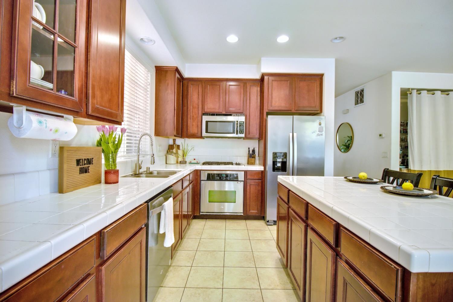 Detail Gallery Image 8 of 23 For 10849 Iris Bloom Dr, Stockton,  CA 95209 - 5 Beds | 3 Baths