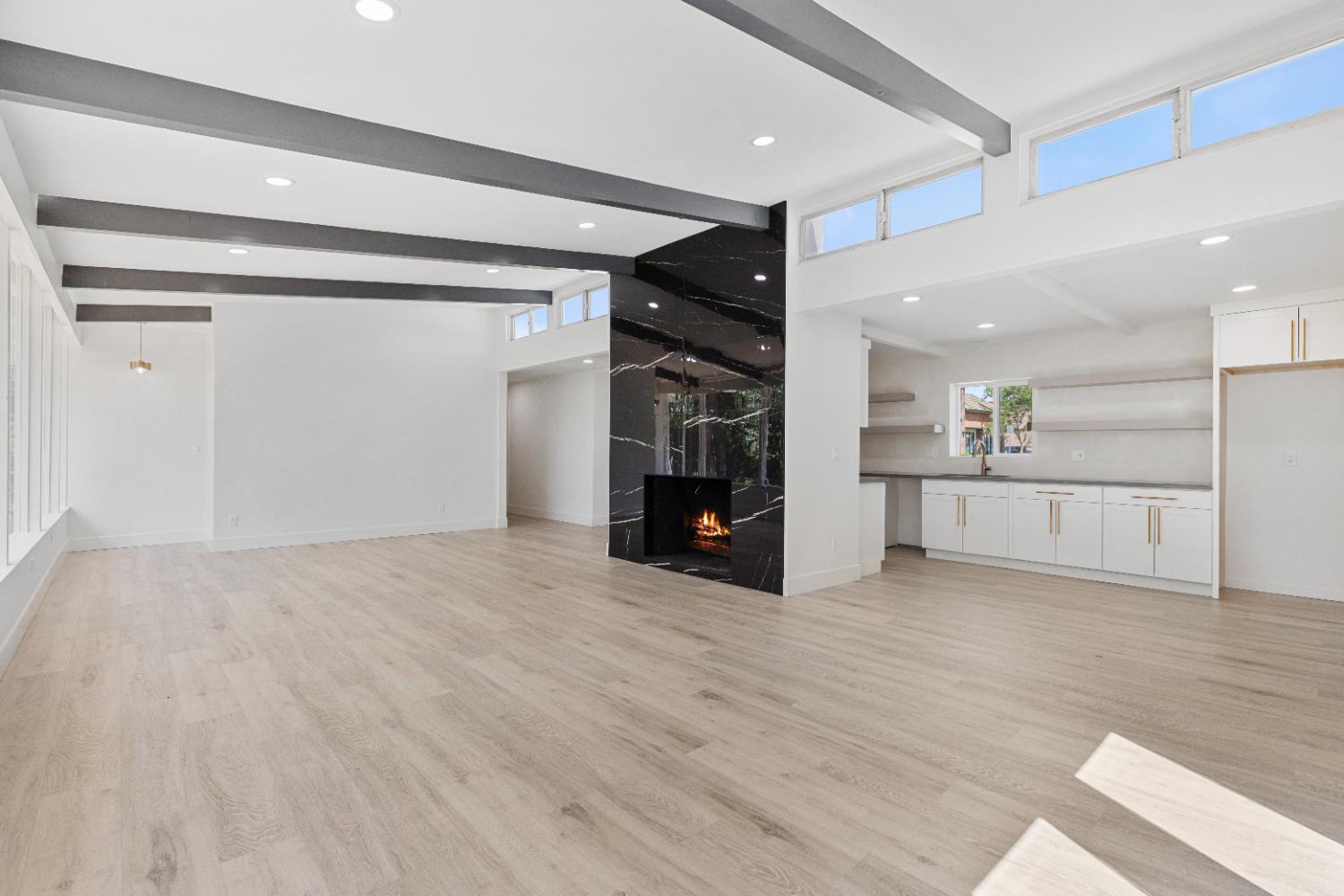 Detail Gallery Image 8 of 40 For 2124 Scenic Dr, Modesto,  CA 95355 - 4 Beds | 3/1 Baths
