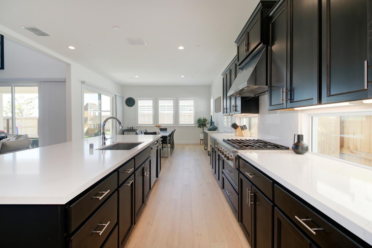 Detail Gallery Image 9 of 69 For 12818 Mission Peak Way, Rancho Cordova,  CA 95742 - 5 Beds | 4/1 Baths