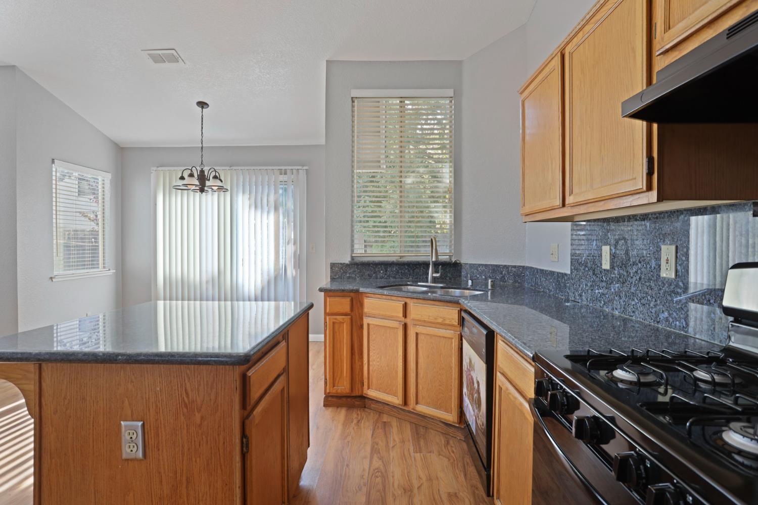 Detail Gallery Image 31 of 36 For 2405 S Fresno Ave, Stockton,  CA 95206 - 3 Beds | 2 Baths