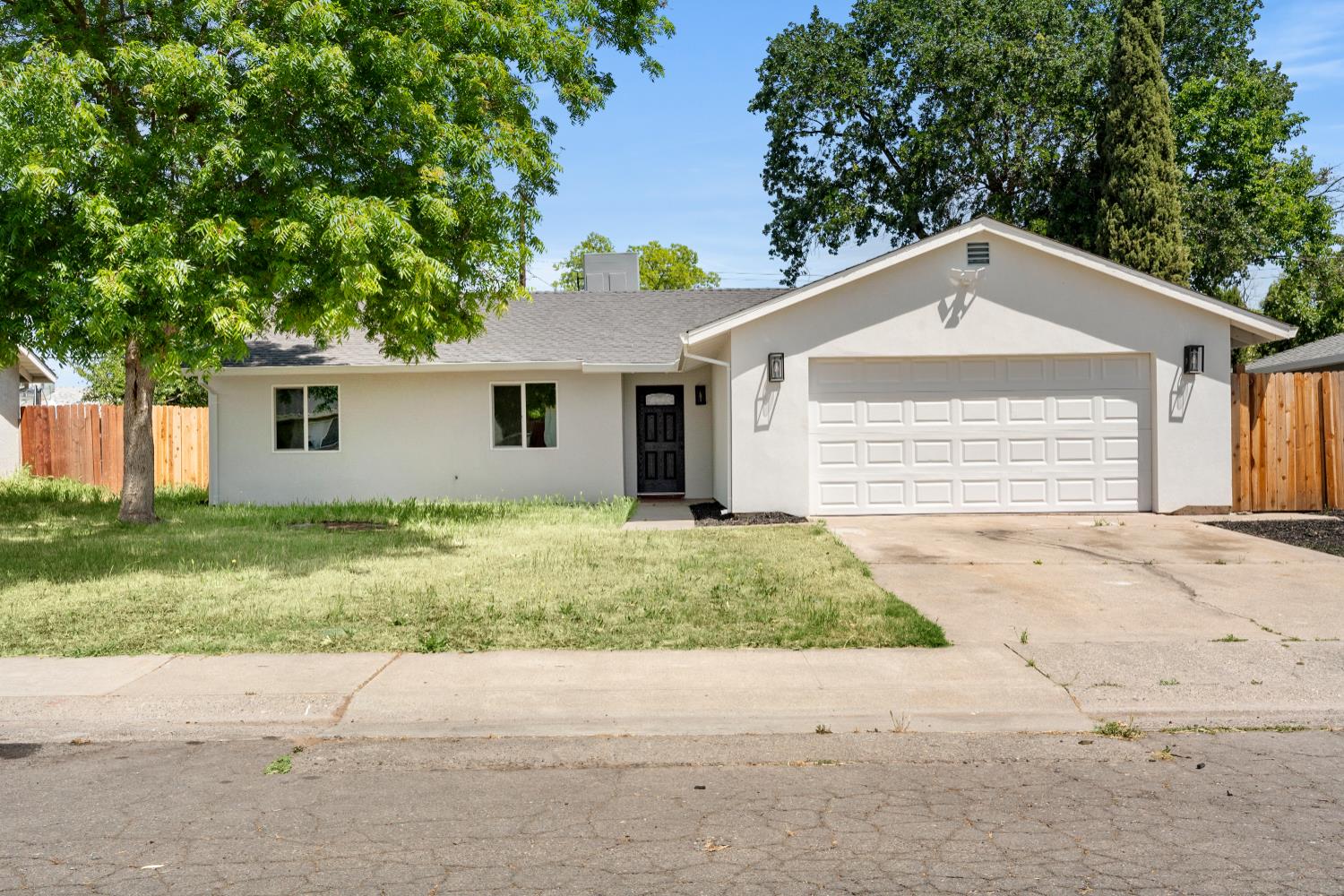 Detail Gallery Image 2 of 49 For 6716 Superior, North Highlands,  CA 95660 - 3 Beds | 2 Baths