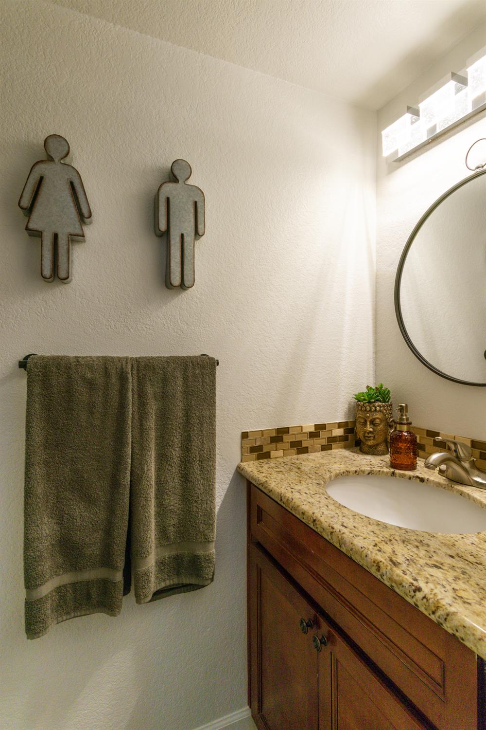 Detail Gallery Image 4 of 20 For 8 Tide Ct, Sacramento,  CA 95833 - 3 Beds | 2/1 Baths