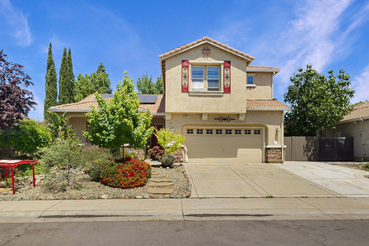 Detail Gallery Image 1 of 51 For 1637 Dreamy Way, Sacramento,  CA 95835 - 3 Beds | 3 Baths
