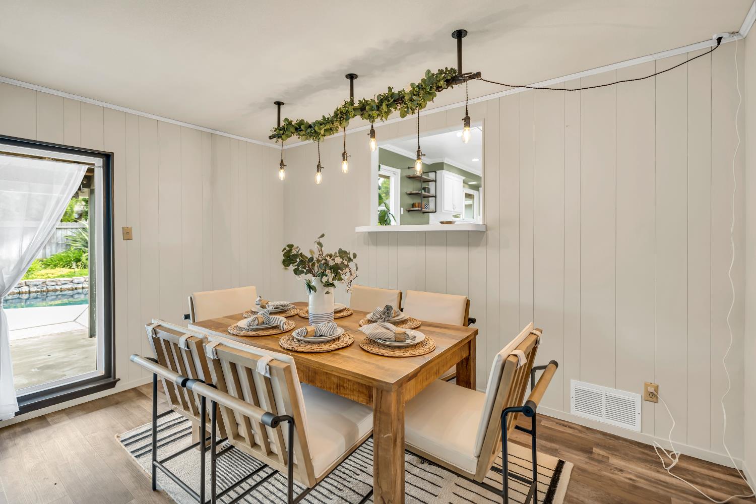 Detail Gallery Image 22 of 48 For 90 Parklite Cir, Sacramento,  CA 95831 - 4 Beds | 2/1 Baths