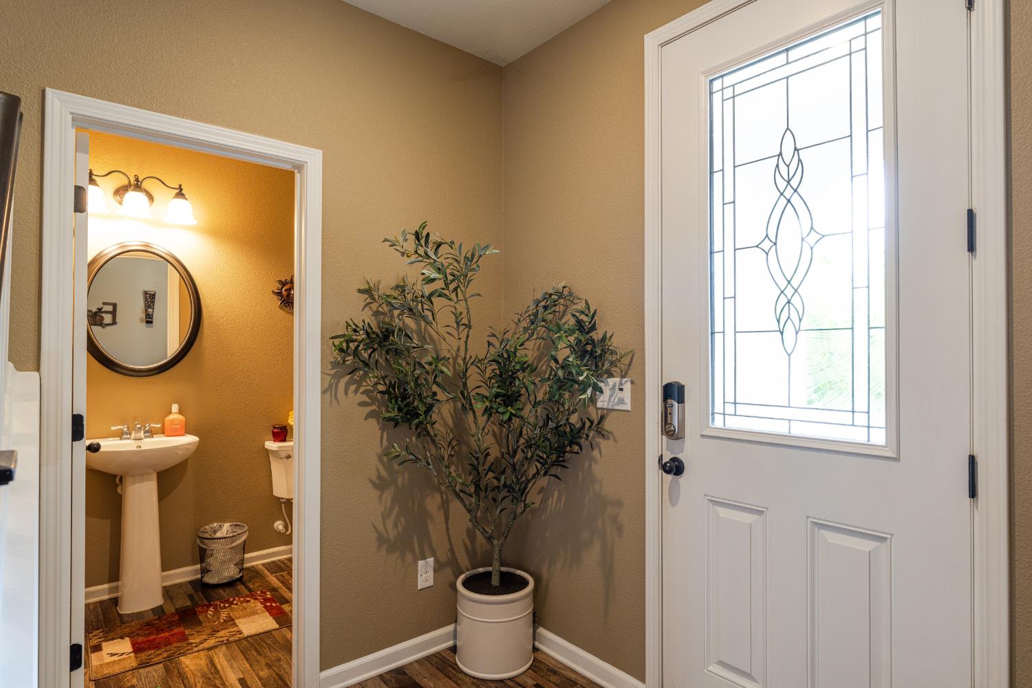 Detail Gallery Image 6 of 52 For 5271 Cloud Crest Way, Sacramento,  CA 95835 - 3 Beds | 2/1 Baths