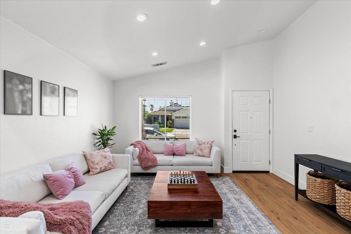 Detail Gallery Image 10 of 40 For 471 Pombo Square Dr, Tracy,  CA 95376 - 3 Beds | 2 Baths