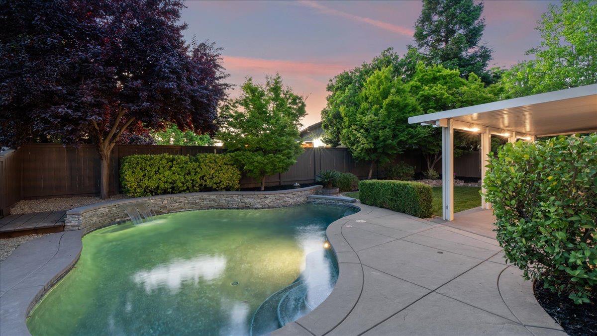 Detail Gallery Image 6 of 57 For 6433 Camellia Point Way, Roseville,  CA 95678 - 4 Beds | 3 Baths