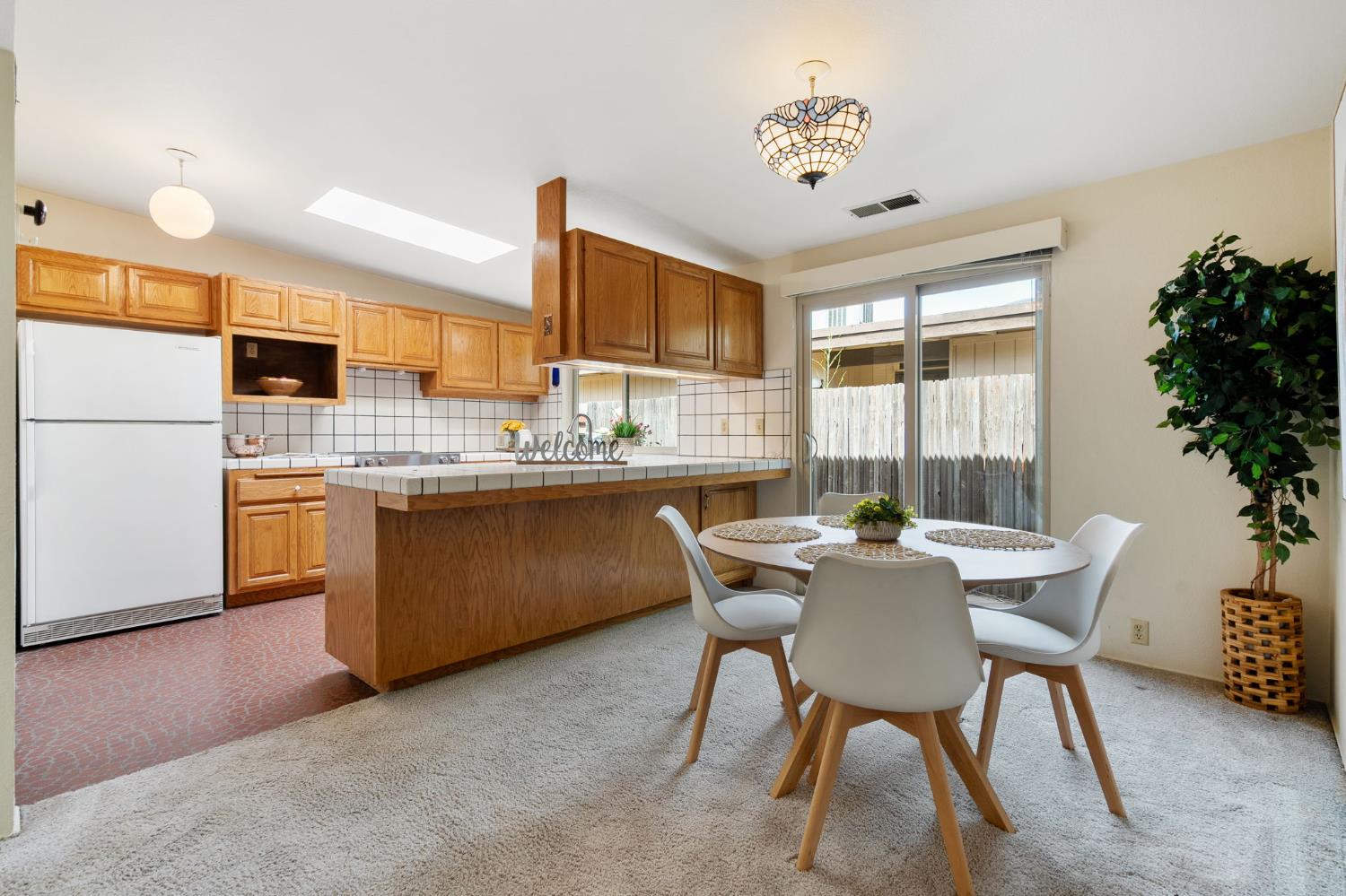 Detail Gallery Image 8 of 30 For 1738 Bannon Creek Dr, Sacramento,  CA 95833 - 3 Beds | 2 Baths