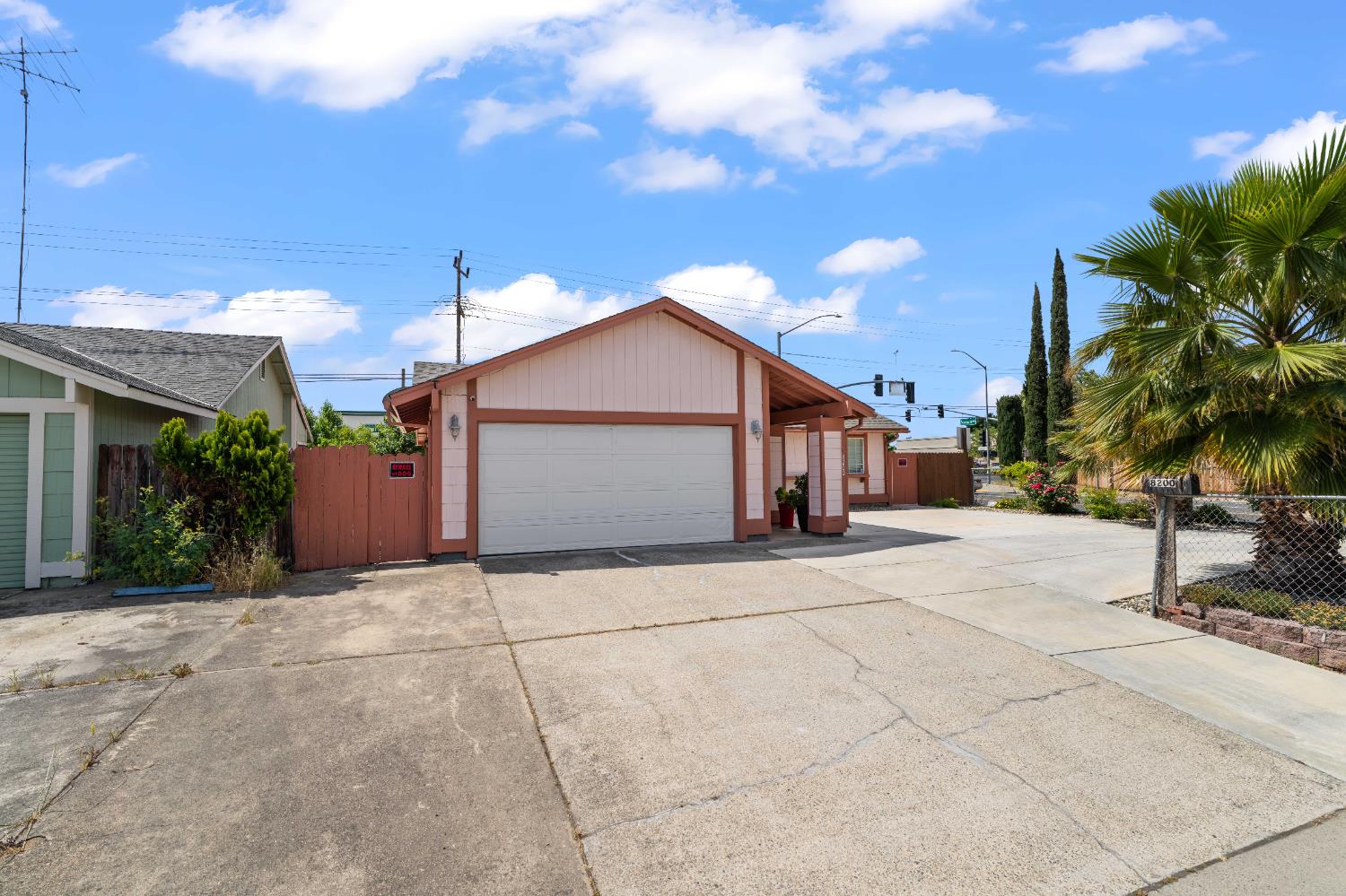 Detail Gallery Image 2 of 34 For 8200 Cottonfield Way, Sacramento,  CA 95828 - 3 Beds | 2 Baths