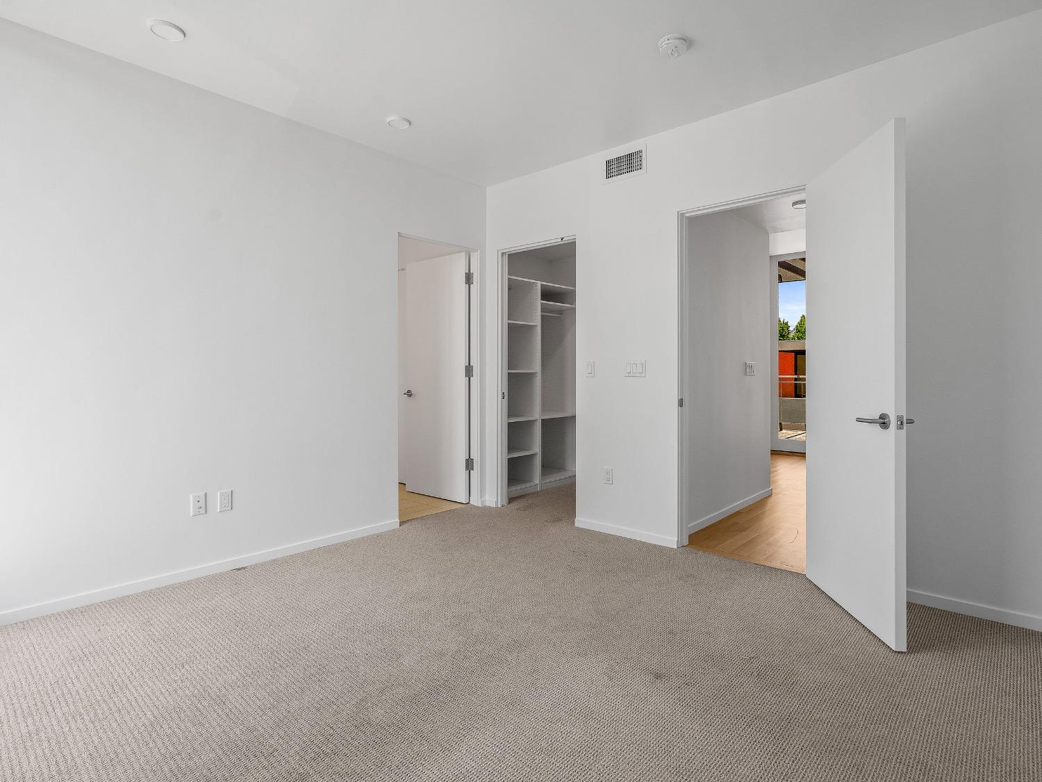 Detail Gallery Image 13 of 31 For 2431 Binnen Ln #101,  Sacramento,  CA 95818 - 3 Beds | 3 Baths