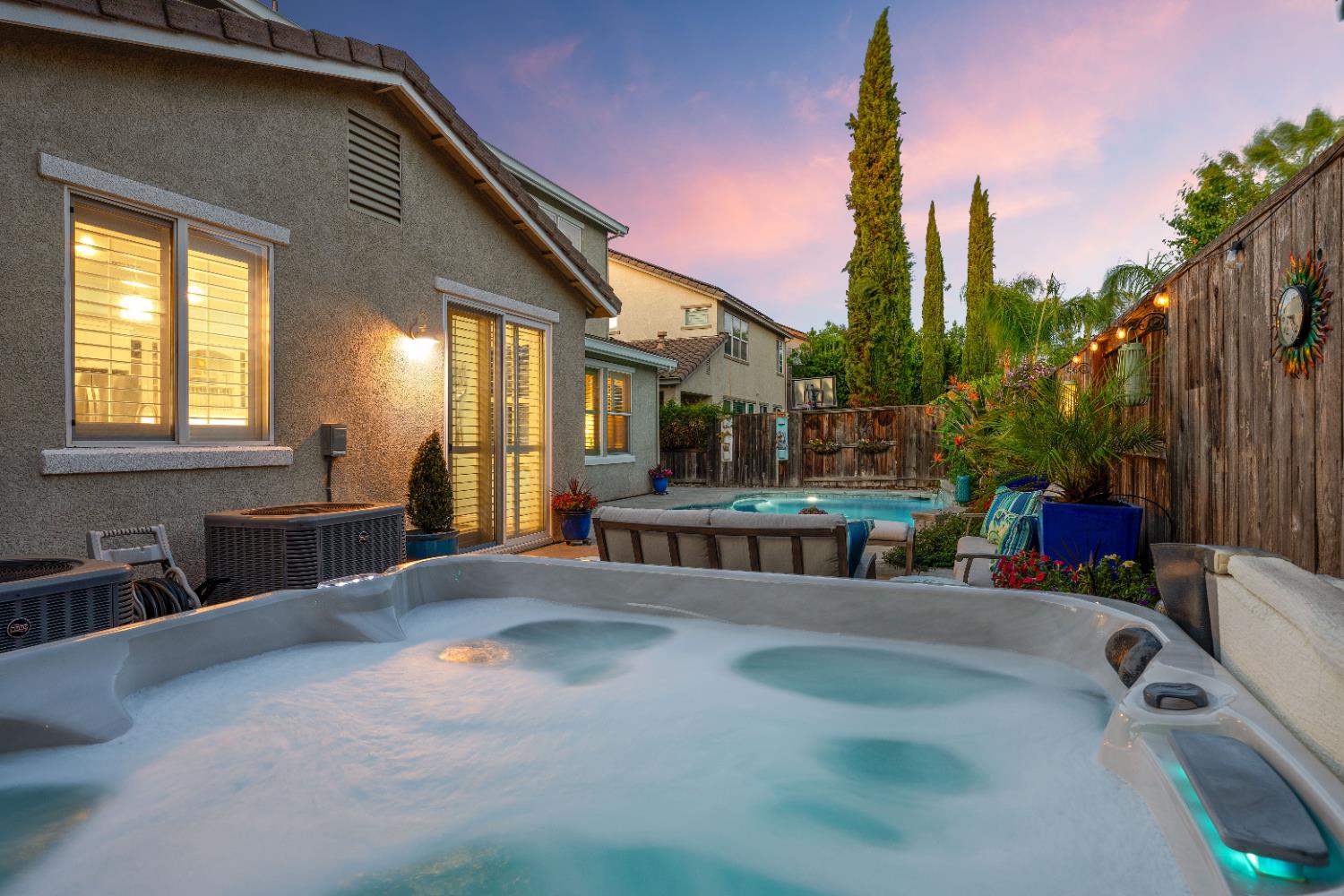 Detail Gallery Image 5 of 51 For 2240 Katzakian Way, Lodi,  CA 95242 - 4 Beds | 2/1 Baths