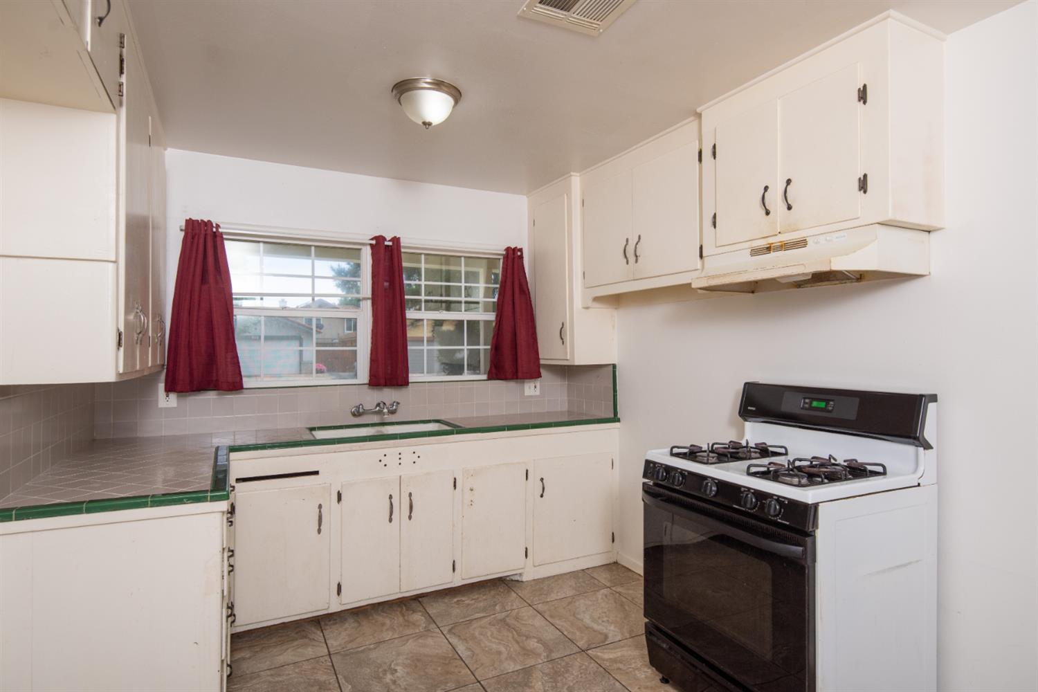 Detail Gallery Image 9 of 24 For 913 Norwegian Ave, Modesto,  CA 95350 - 3 Beds | 1 Baths