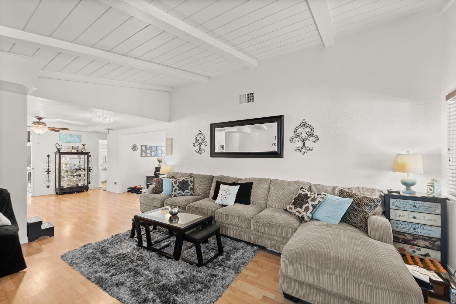 Detail Gallery Image 10 of 53 For 8193 Rose Vine Ln, Fair Oaks,  CA 95628 - 2 Beds | 2 Baths