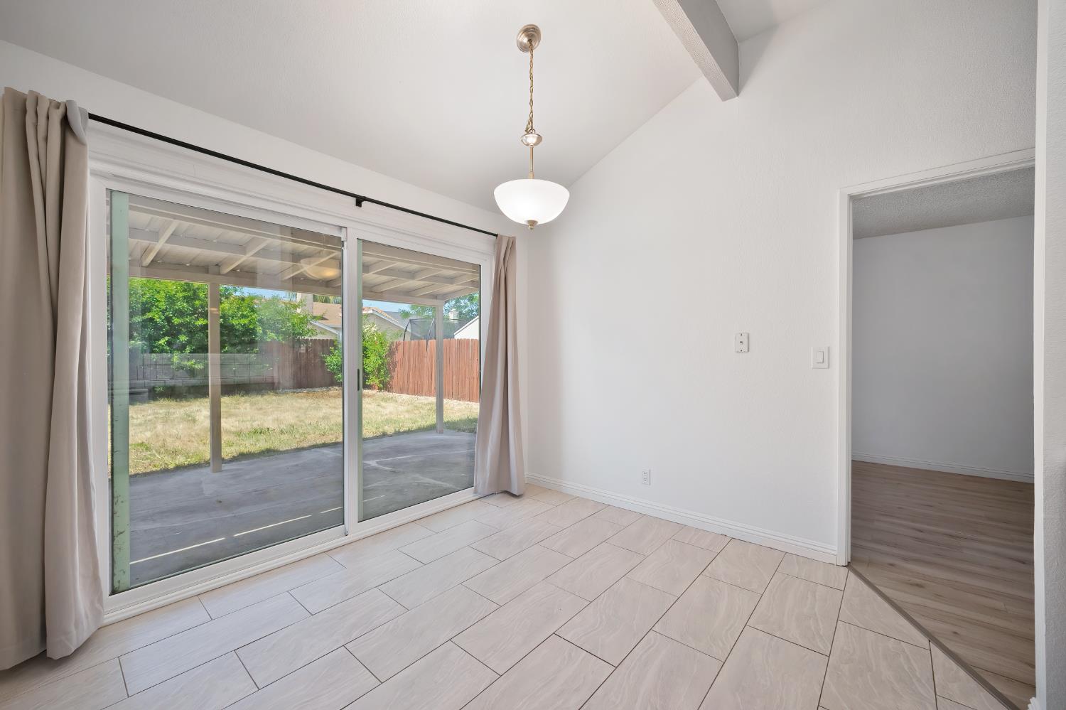 Detail Gallery Image 14 of 28 For 4123 Sea Meadow Way, Sacramento,  CA 95823 - 3 Beds | 2 Baths