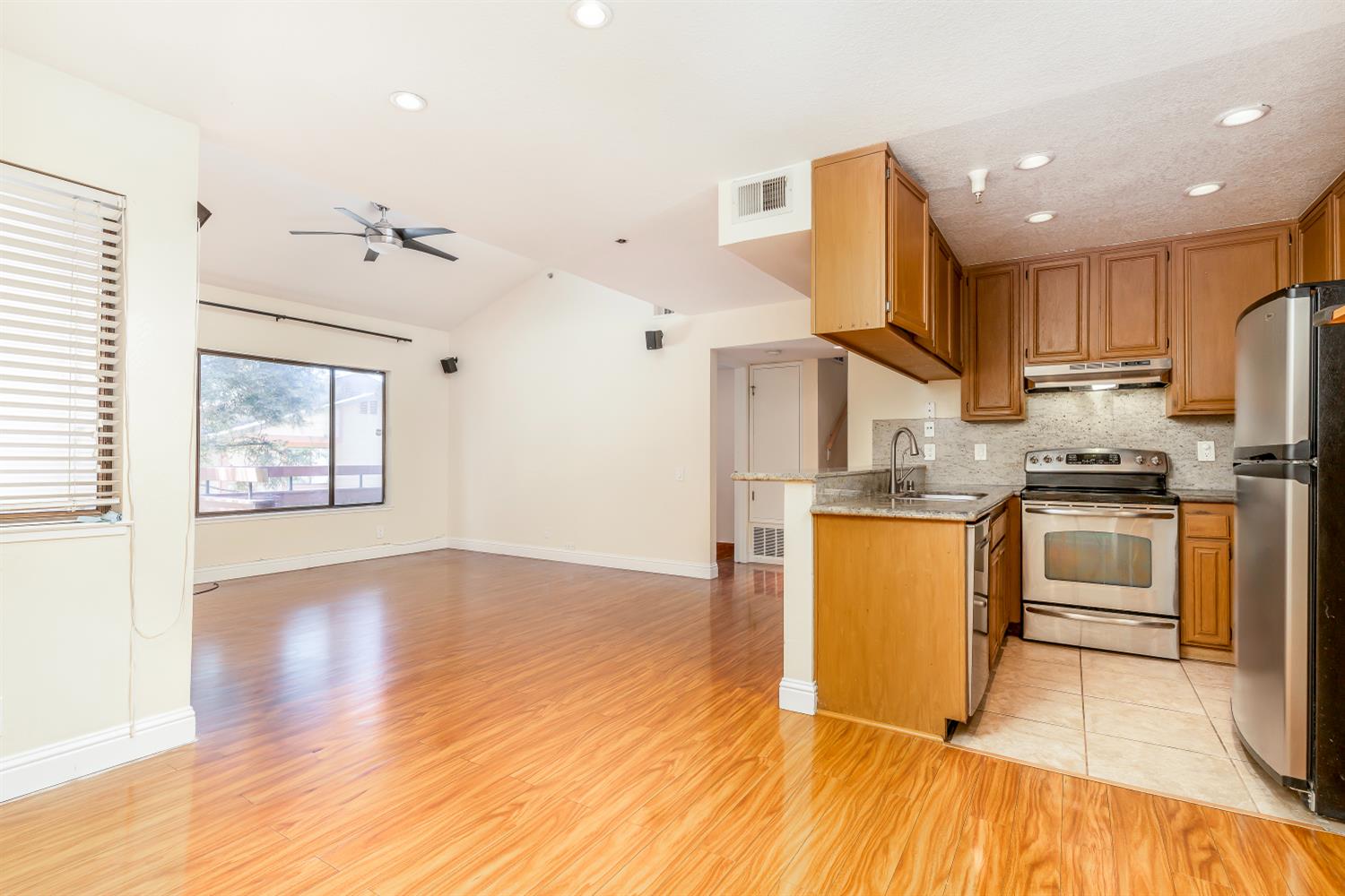 Detail Gallery Image 8 of 37 For 253 E Warren Cmn, Fremont,  CA 94539 - 3 Beds | 2 Baths