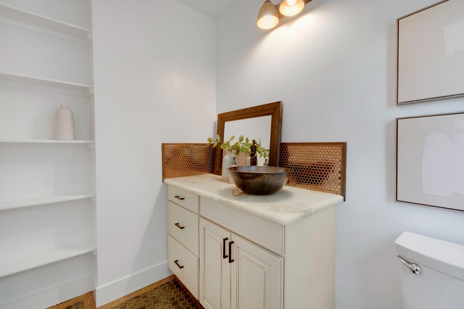 Detail Gallery Image 12 of 31 For 862 38th St, Sacramento,  CA 95816 - 3 Beds | 2/1 Baths