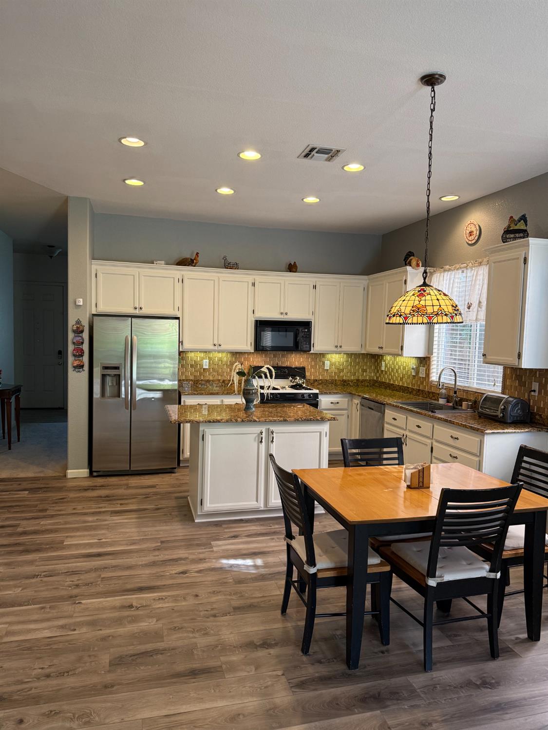 Detail Gallery Image 16 of 43 For 5512 Sienna Hills Way, Antelope,  CA 95843 - 4 Beds | 2 Baths