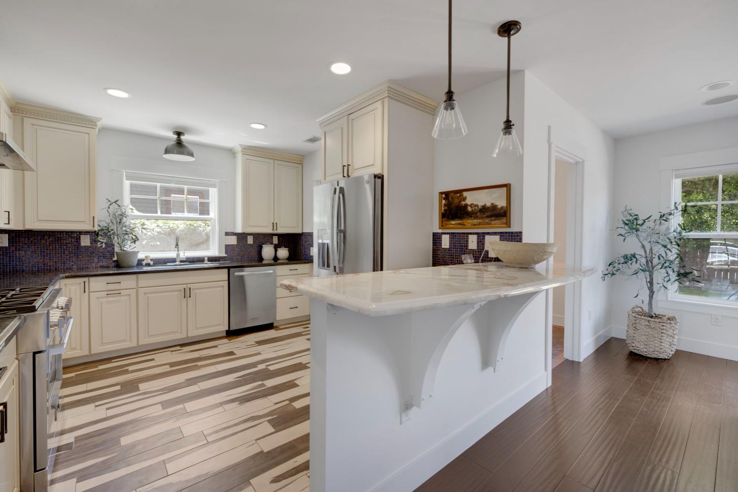 Detail Gallery Image 8 of 31 For 862 38th St, Sacramento,  CA 95816 - 3 Beds | 2/1 Baths