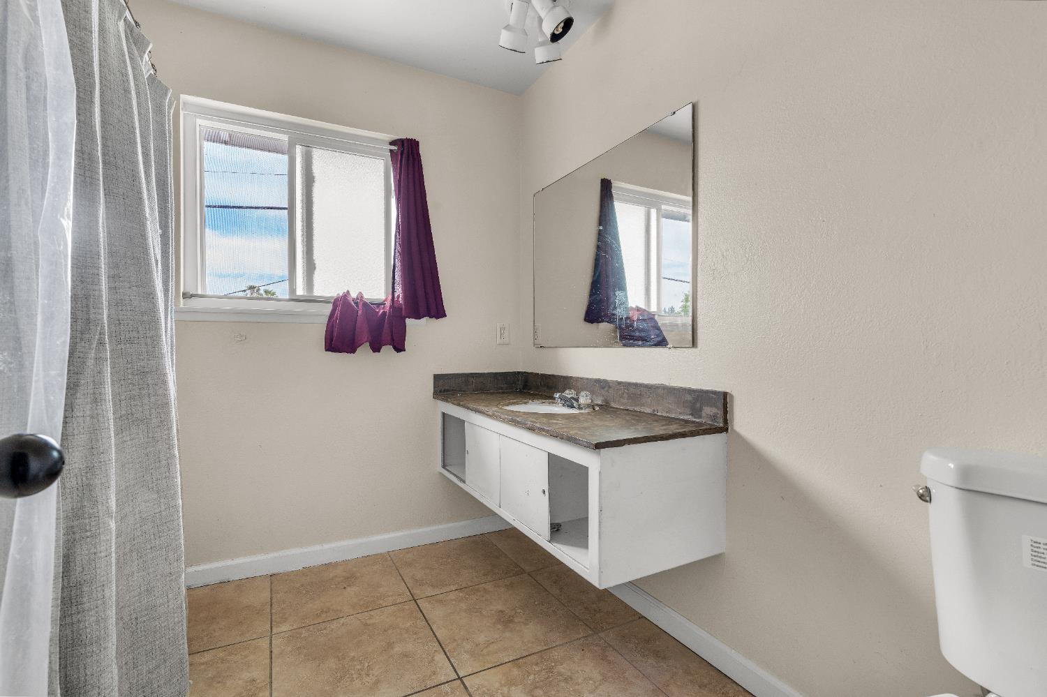 Detail Gallery Image 20 of 21 For 1167 W El Camino Ave, Sacramento,  CA 95833 - 3 Beds | 2/1 Baths