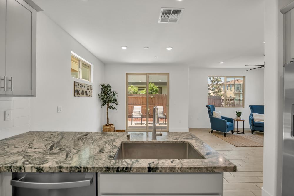 Detail Gallery Image 12 of 47 For 8836 Solo Way, Elk Grove,  CA 95757 - 3 Beds | 2/1 Baths