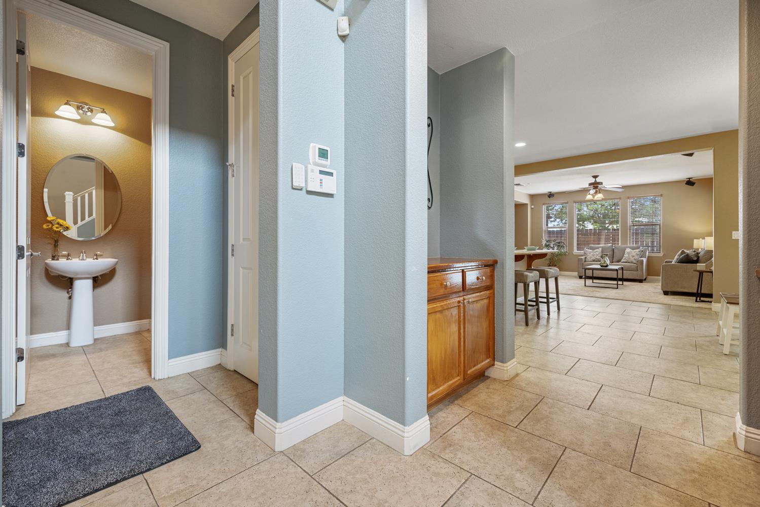 Detail Gallery Image 12 of 76 For 1734 Bandoni Ln, Manteca,  CA 95337 - 4 Beds | 3/1 Baths