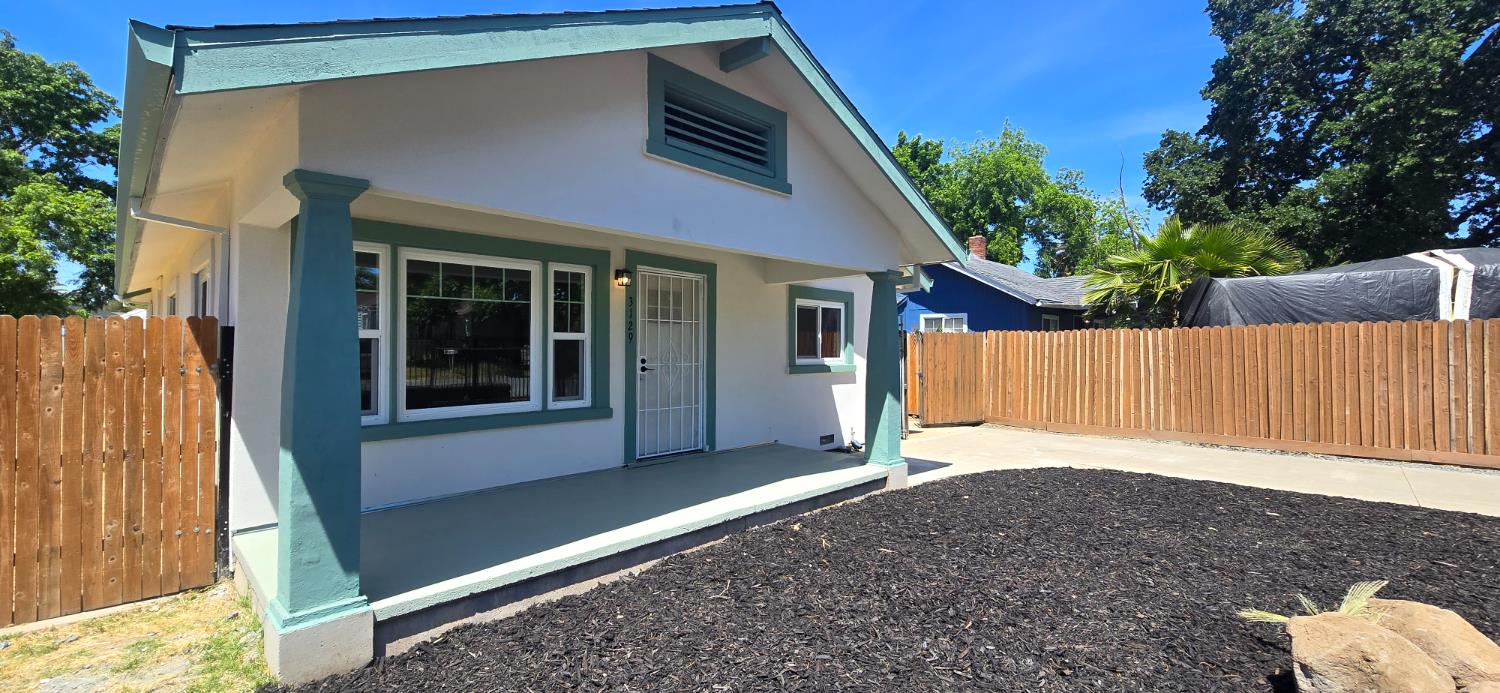 Detail Gallery Image 5 of 59 For 3129 Judah St, Sacramento,  CA 95815 - 2 Beds | 2 Baths