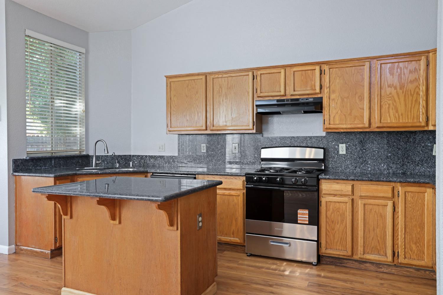 Detail Gallery Image 28 of 36 For 2405 S Fresno Ave, Stockton,  CA 95206 - 3 Beds | 2 Baths