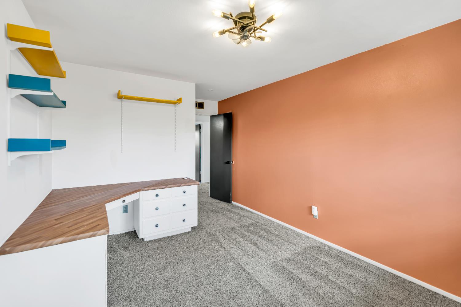 Detail Gallery Image 29 of 48 For 90 Parklite Cir, Sacramento,  CA 95831 - 4 Beds | 2/1 Baths