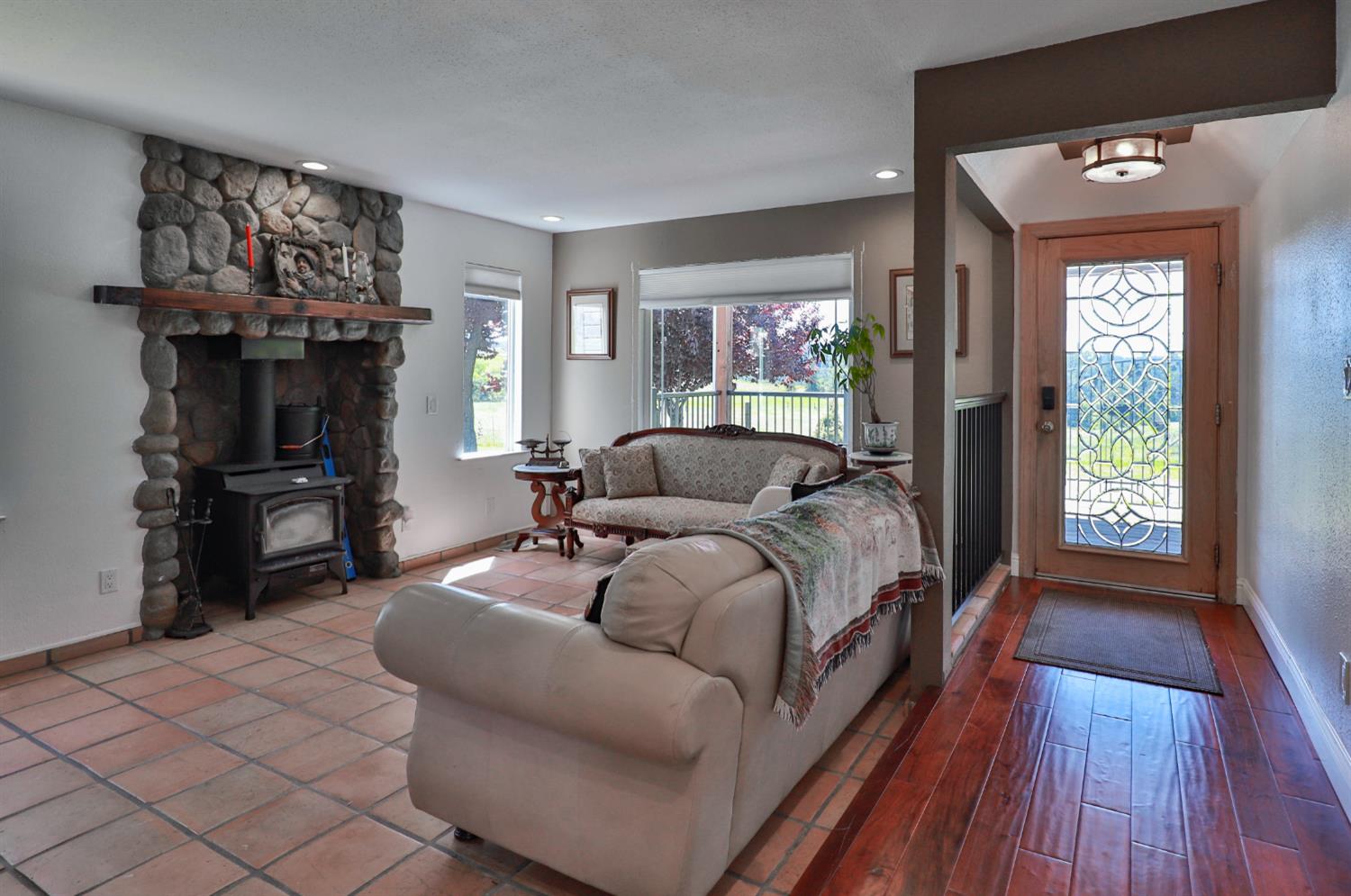 Detail Gallery Image 8 of 96 For 3081 Little Spur, Somerset,  CA 95684 - 3 Beds | 2 Baths