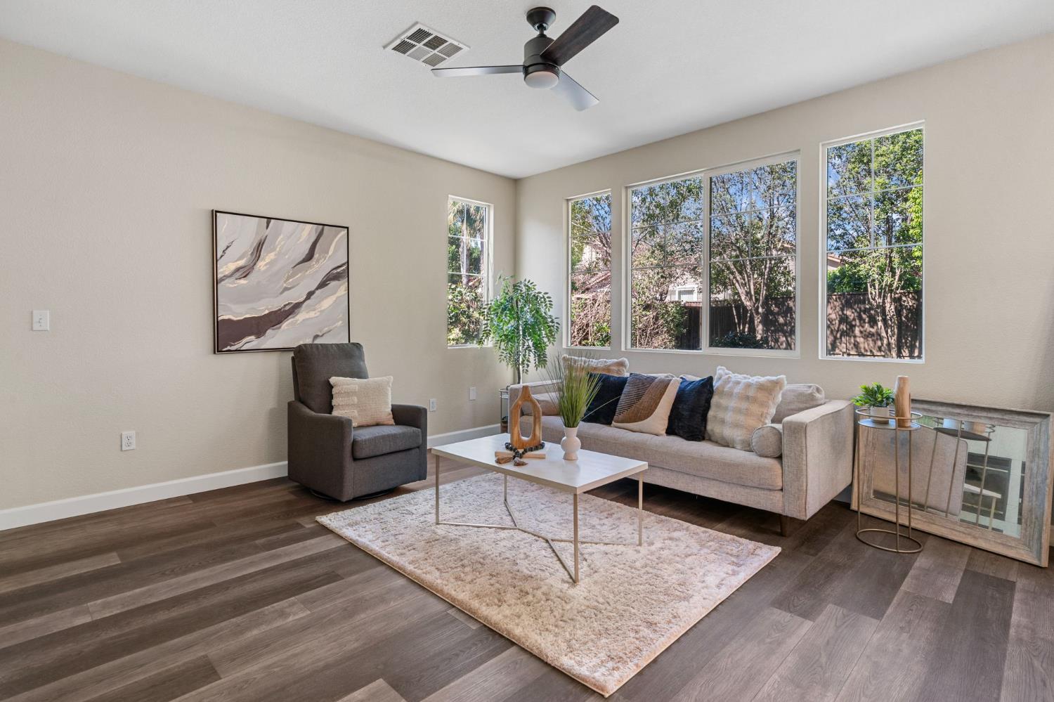 Detail Gallery Image 10 of 40 For 4677 Bonsai Ave, Tracy,  CA 95377 - 4 Beds | 2/1 Baths