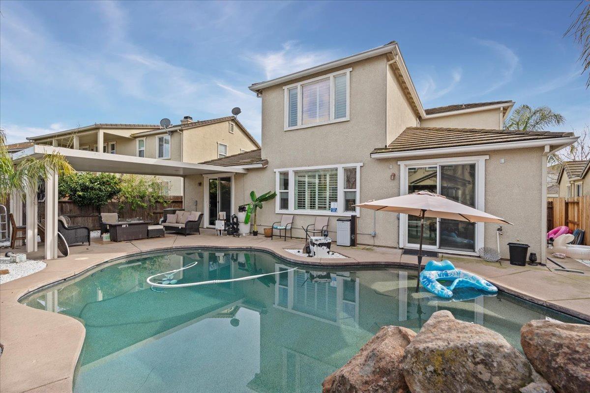 Detail Gallery Image 32 of 37 For 9733 Everbloom Way, Sacramento,  CA 95829 - 5 Beds | 2/1 Baths