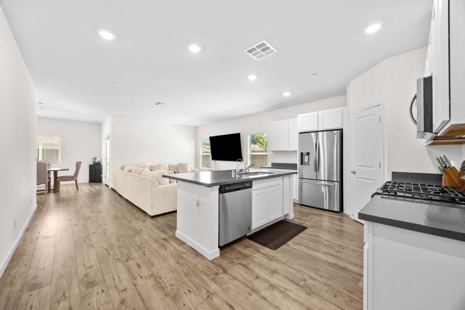 Tamarack Court, Olivehurst, California image 17