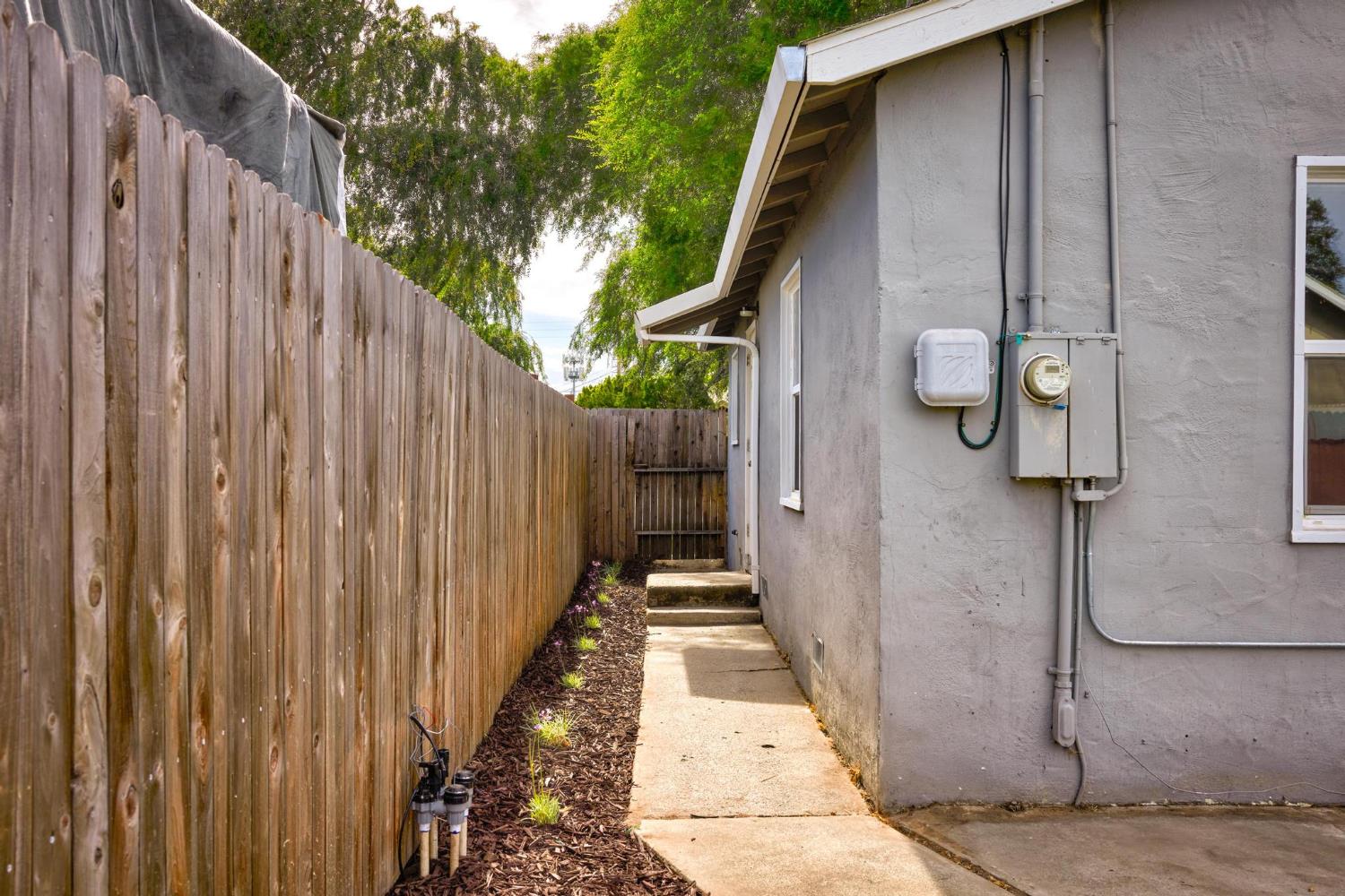 Detail Gallery Image 23 of 27 For 322 N Grant Ave, Manteca,  CA 95336 - 2 Beds | 1 Baths