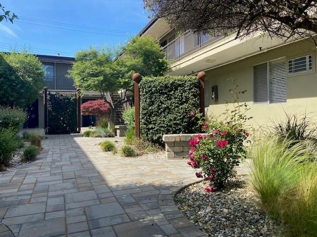 Detail Gallery Image 7 of 19 For 1716 O St, Sacramento,  CA 95811 - – Beds | – Baths