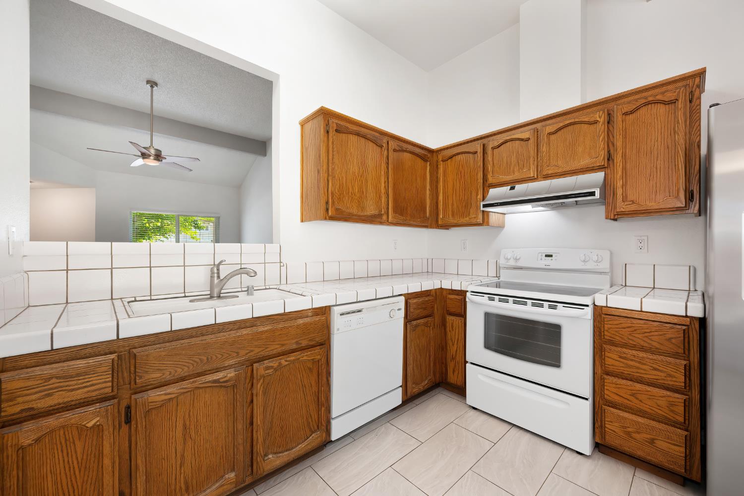 Detail Gallery Image 13 of 28 For 4123 Sea Meadow Way, Sacramento,  CA 95823 - 3 Beds | 2 Baths