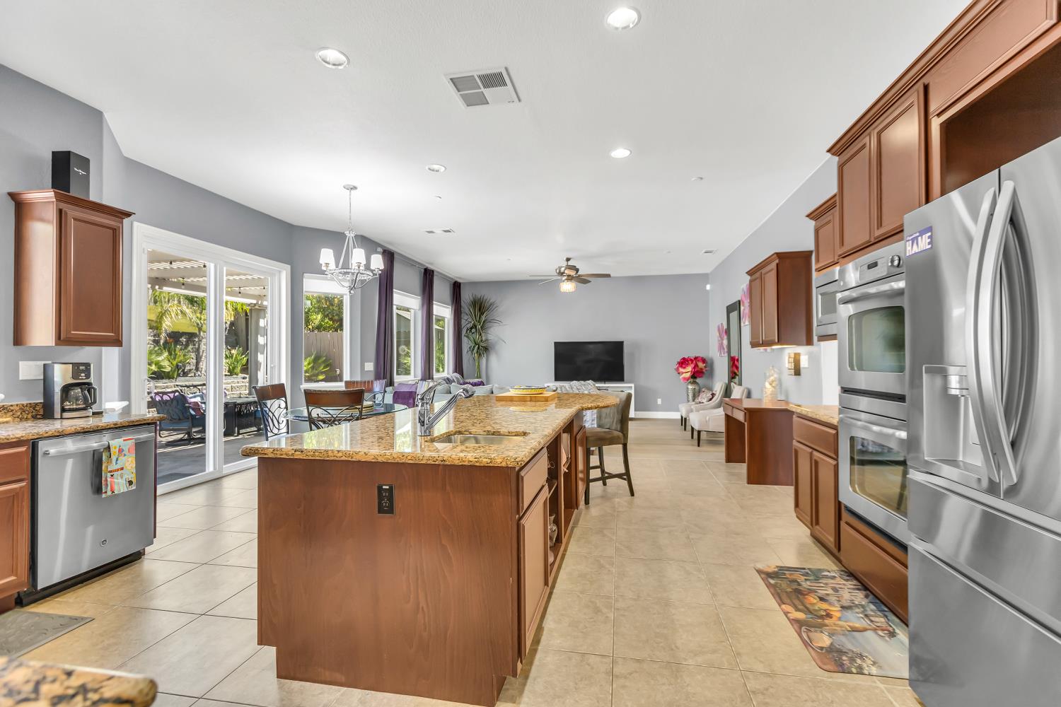 Detail Gallery Image 14 of 76 For 8530 Mandorla Cir, Orangevale,  CA 95662 - 4 Beds | 3/1 Baths