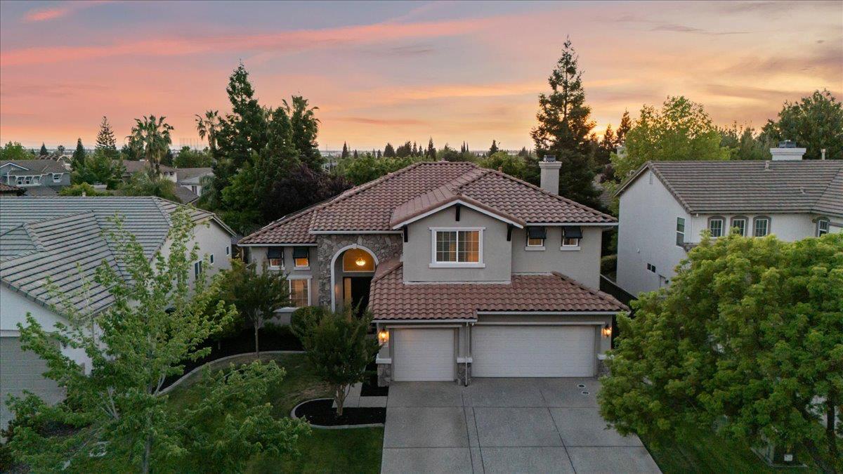Detail Gallery Image 2 of 57 For 6433 Camellia Point Way, Roseville,  CA 95678 - 4 Beds | 3 Baths