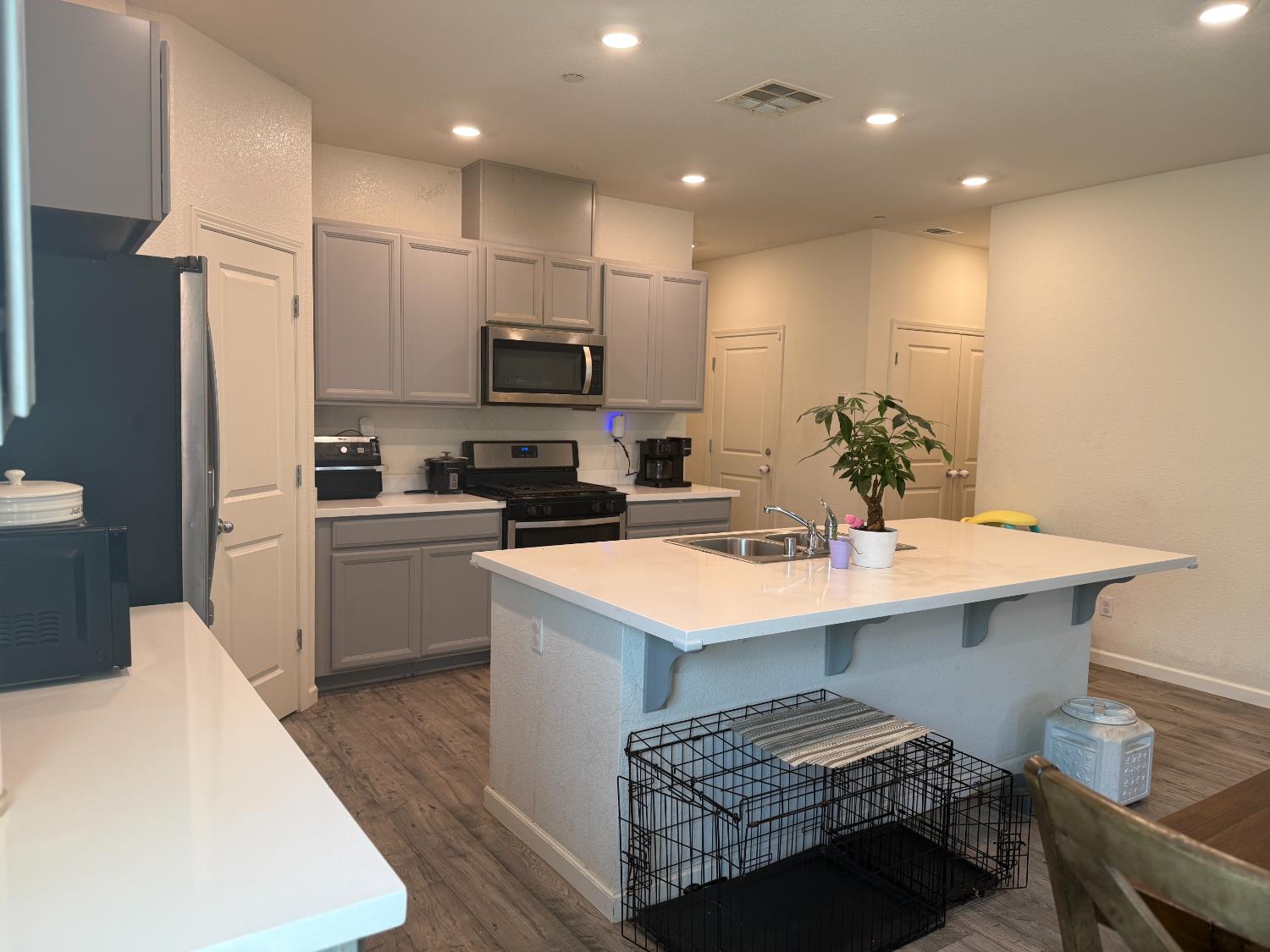 Detail Gallery Image 4 of 24 For 4831 E Goshawk, Stockton,  CA 95215 - 4 Beds | 2 Baths