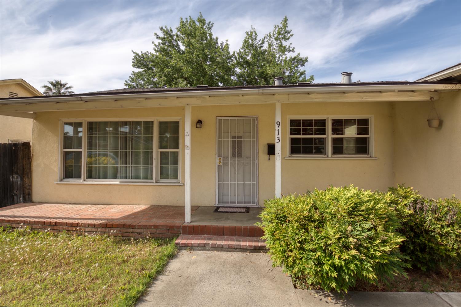 Detail Gallery Image 3 of 24 For 913 Norwegian Ave, Modesto,  CA 95350 - 3 Beds | 1 Baths