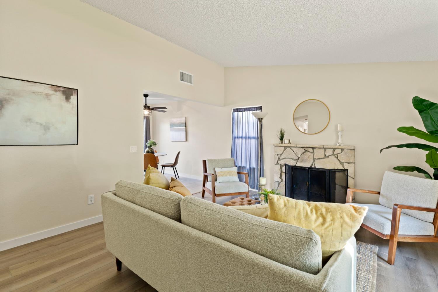 Detail Gallery Image 5 of 18 For 2911 Baronet Way, Sacramento,  CA 95833 - 3 Beds | 2 Baths