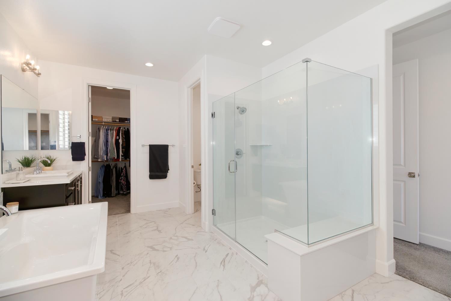 Detail Gallery Image 37 of 69 For 12818 Mission Peak Way, Rancho Cordova,  CA 95742 - 5 Beds | 4/1 Baths