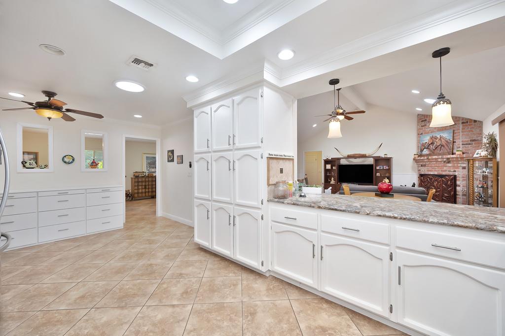 Detail Gallery Image 15 of 58 For 8725 Pathfinder Ct, Orangevale,  CA 95662 - 5 Beds | 3 Baths