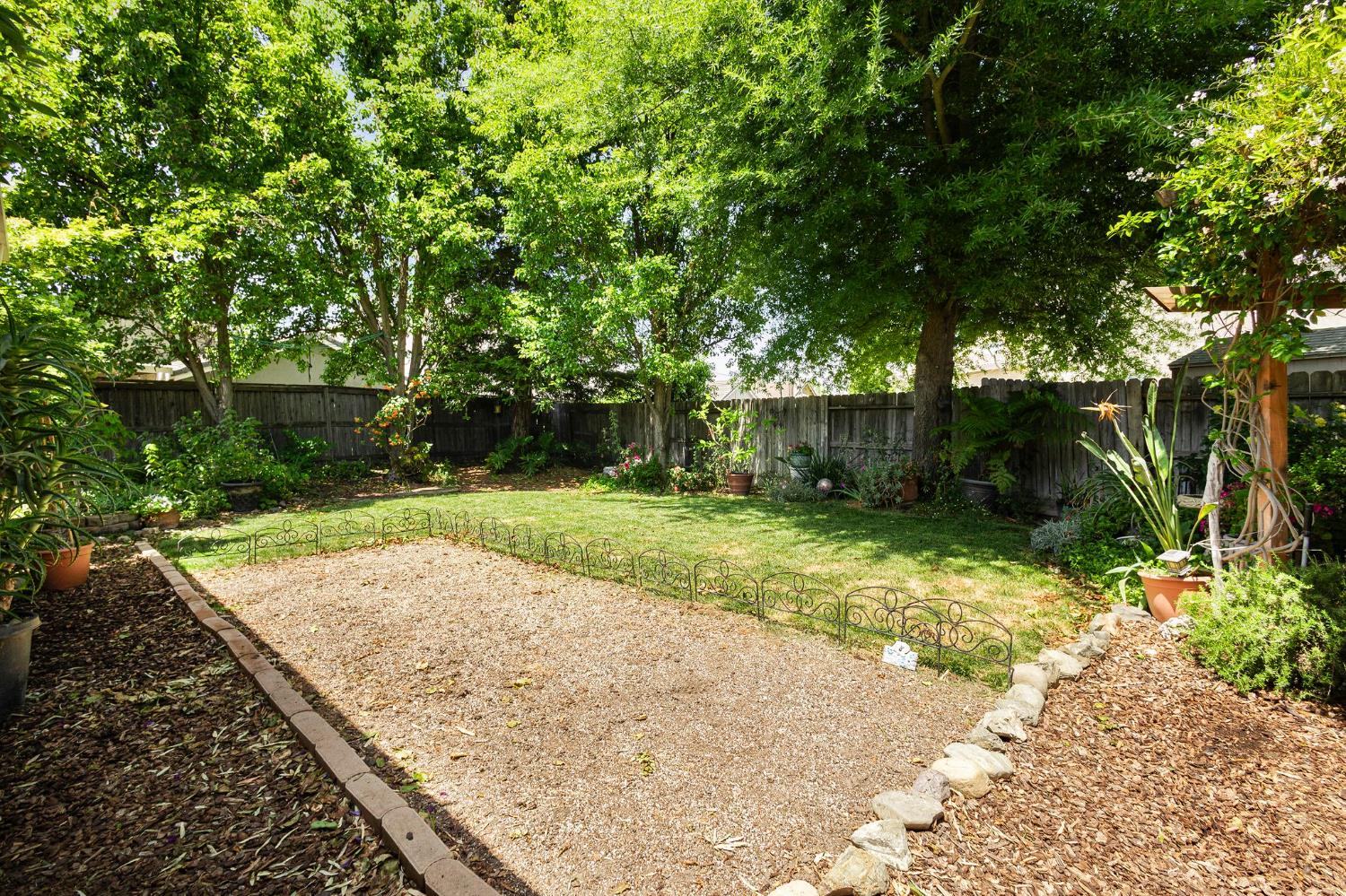 Detail Gallery Image 38 of 51 For 1637 Dreamy Way, Sacramento,  CA 95835 - 3 Beds | 3 Baths