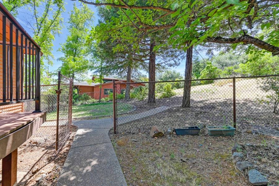 Hidden Creek Drive, Auburn, California image 40