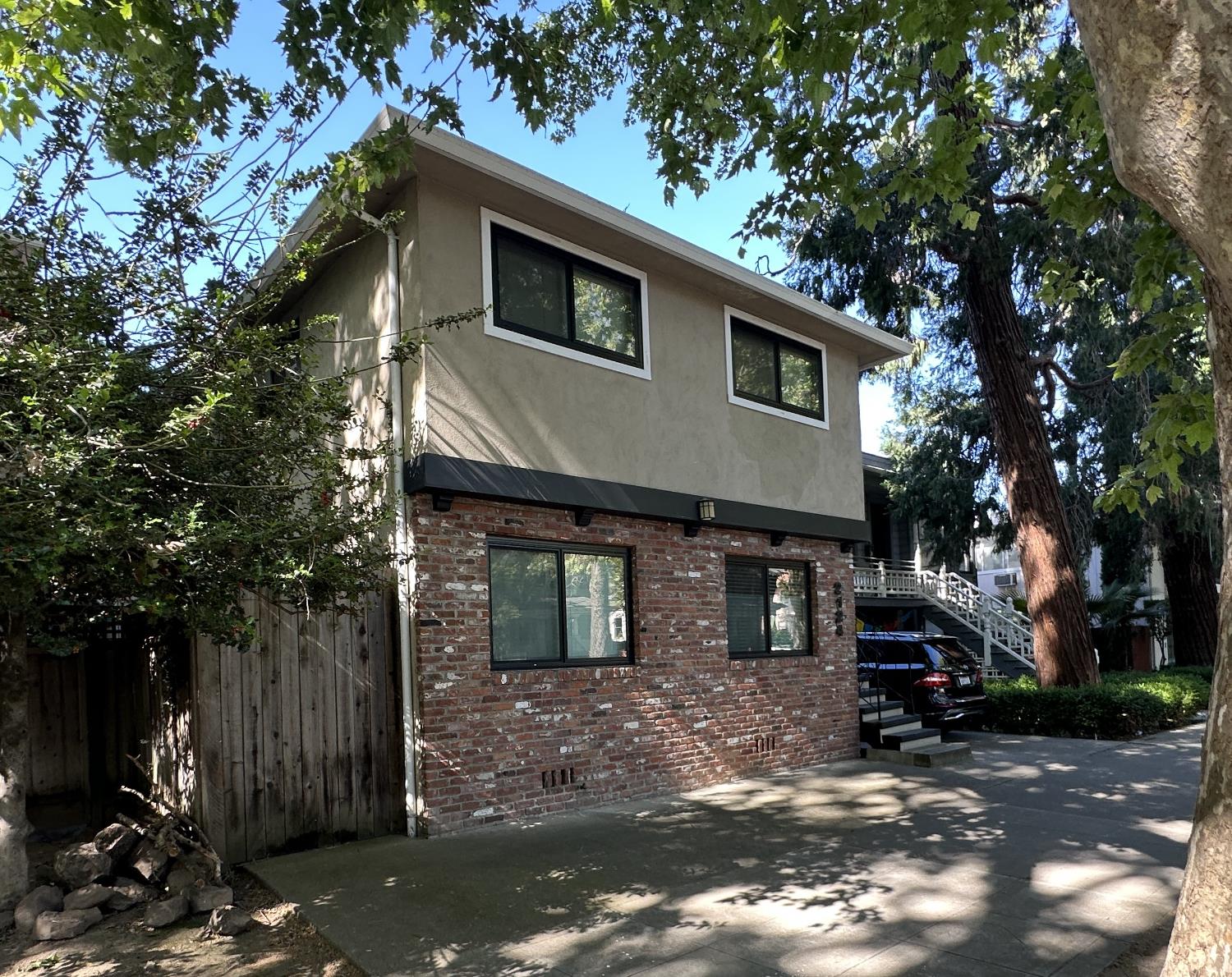 Detail Gallery Image 3 of 70 For 2124 H St, Sacramento,  CA 95816 - – Beds | – Baths
